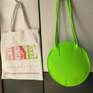 Lightweight Stylish Felt Bag Soundproof & Moisture-proof Pet Carrier Crossbody Bag / Shoulder Bag